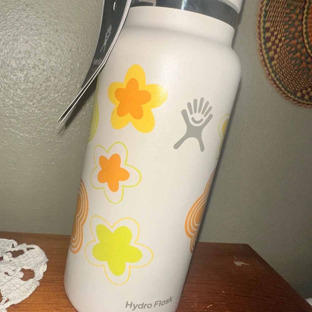 Hydro Flask -Happy Days -Limited Edition 32oz- # 2 - Picture 2 of 5